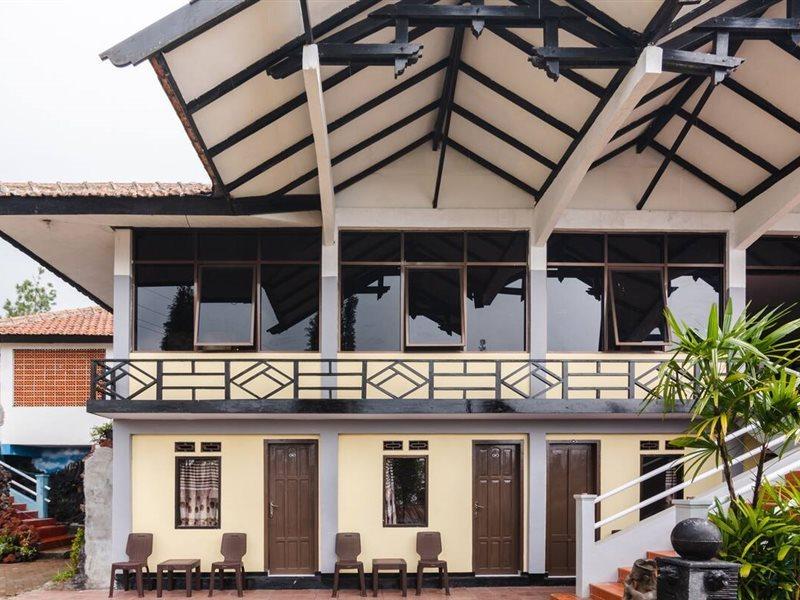 Oyo 1852 Intan Bromo Homestay Pasuruan Exterior photo