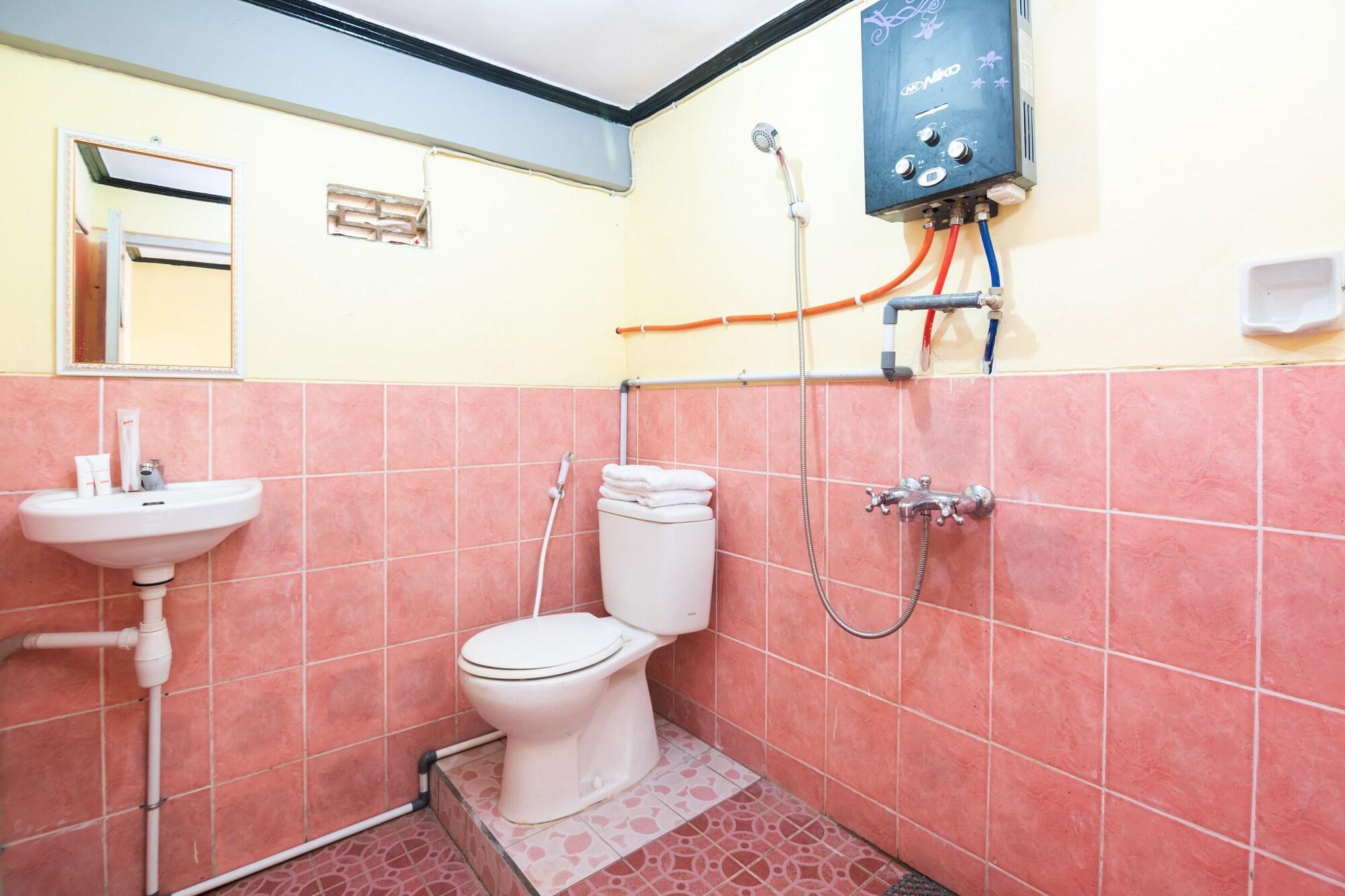 Oyo 1852 Intan Bromo Homestay Pasuruan Exterior photo