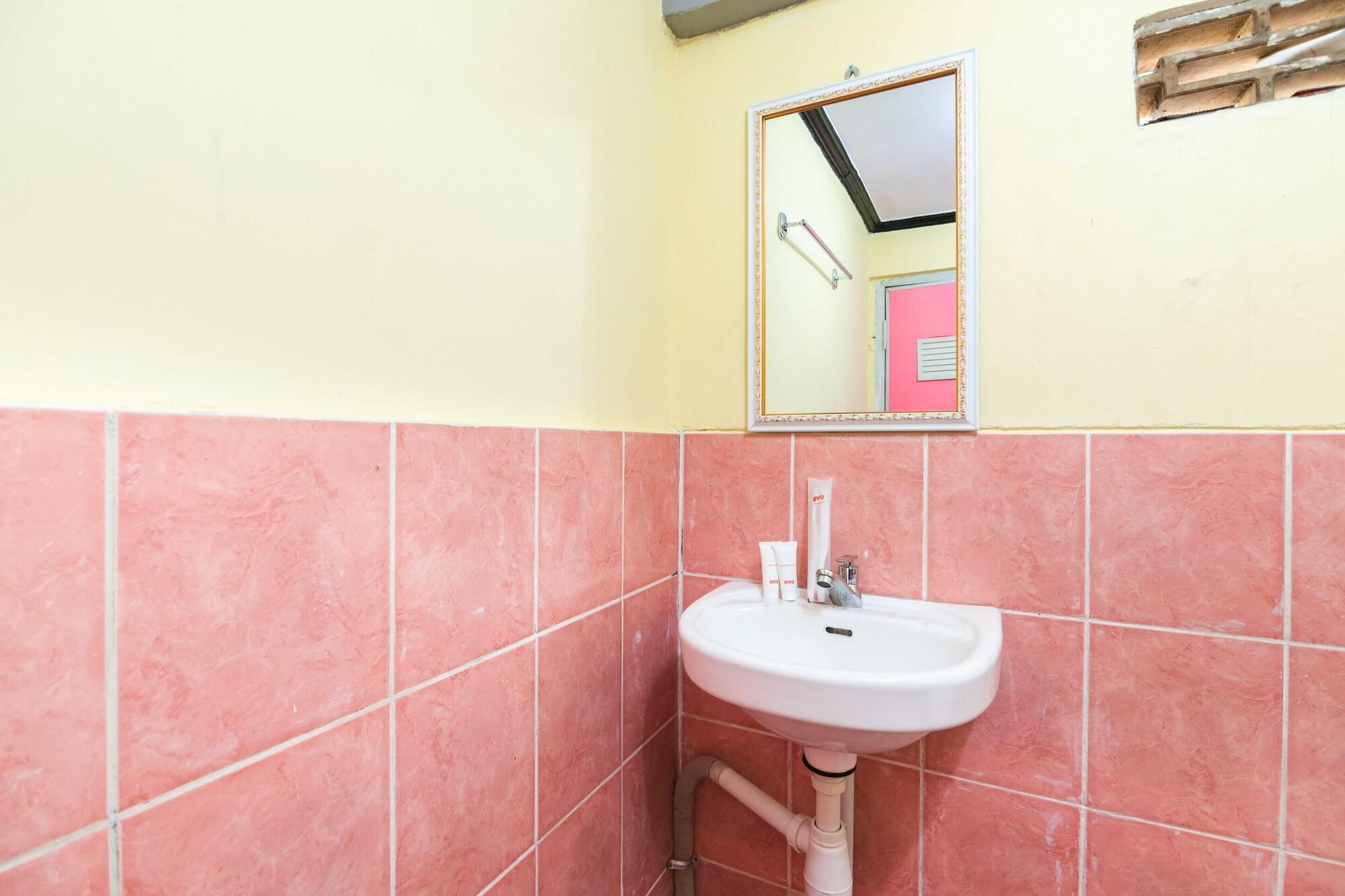 Oyo 1852 Intan Bromo Homestay Pasuruan Exterior photo