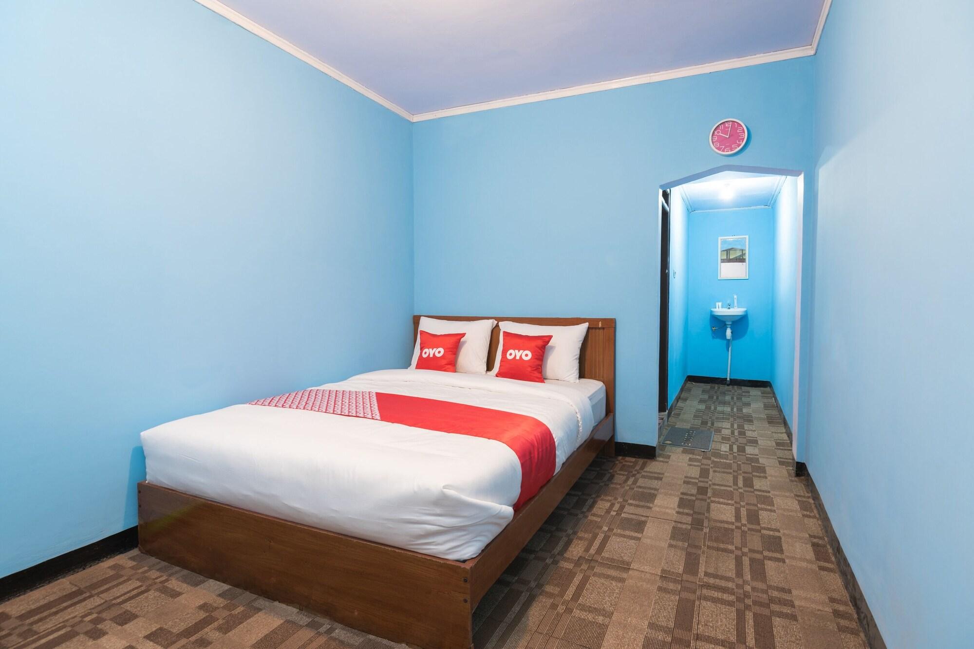 Oyo 1852 Intan Bromo Homestay Pasuruan Exterior photo