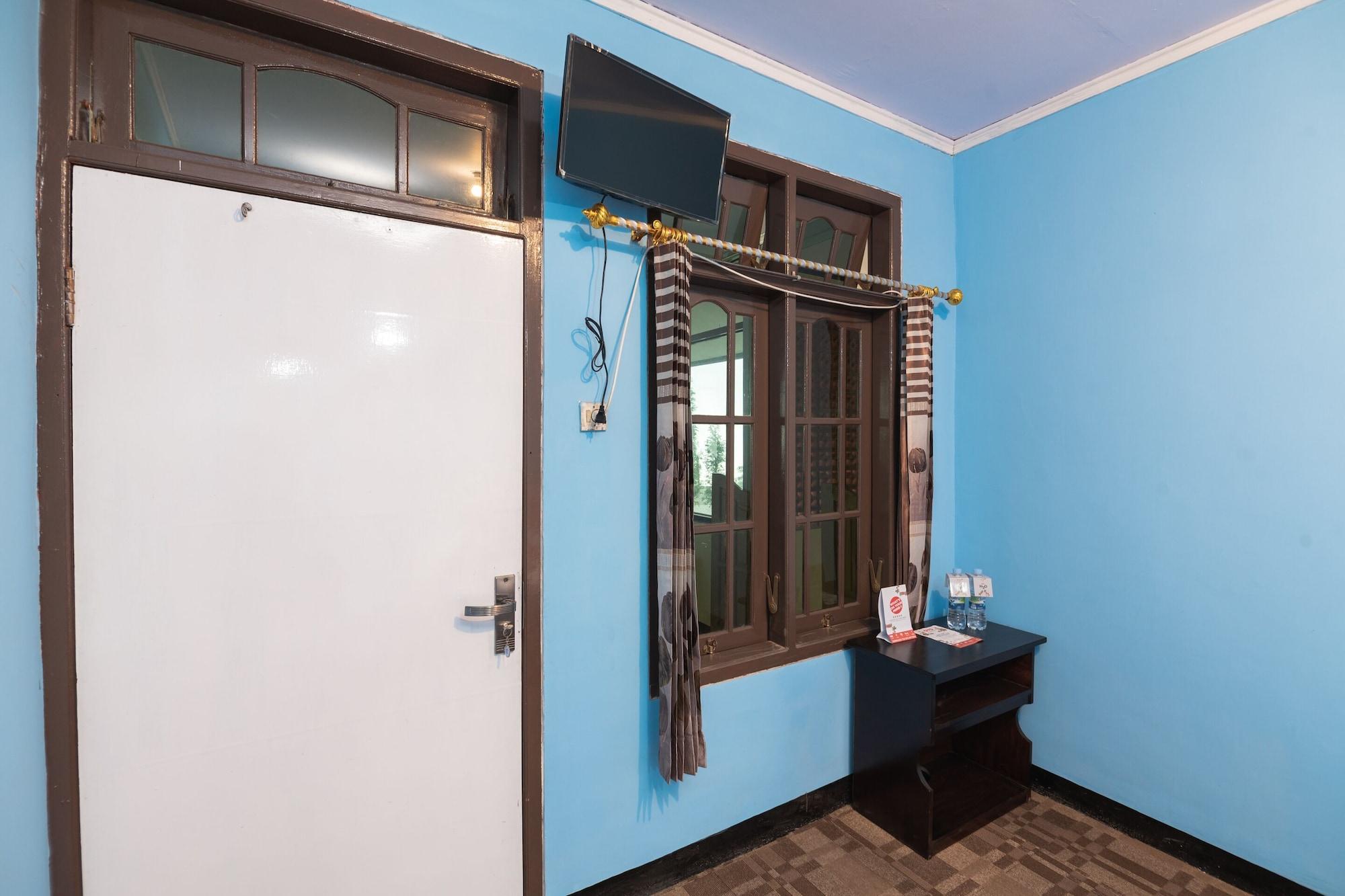 Oyo 1852 Intan Bromo Homestay Pasuruan Exterior photo