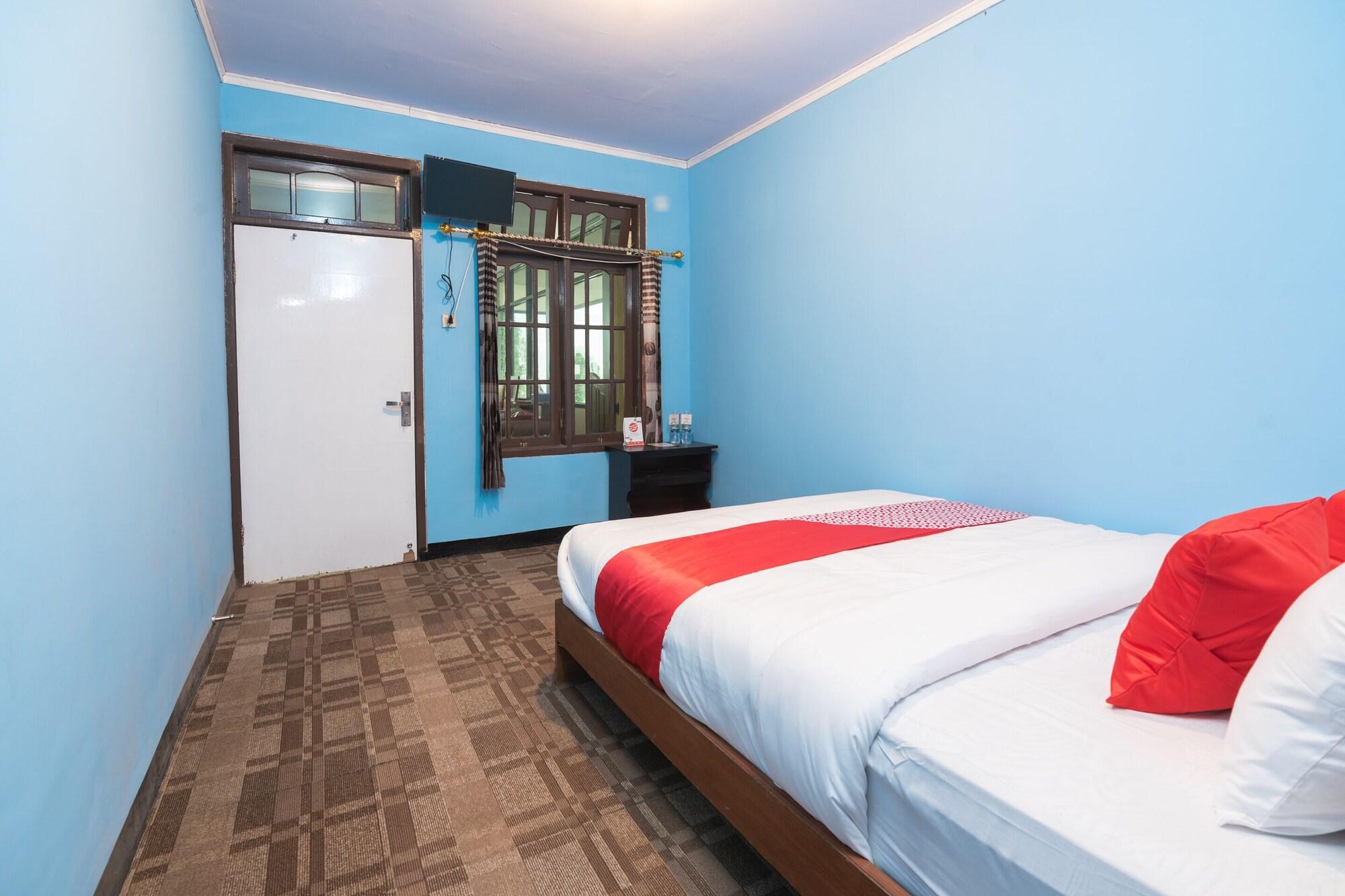 Oyo 1852 Intan Bromo Homestay Pasuruan Exterior photo