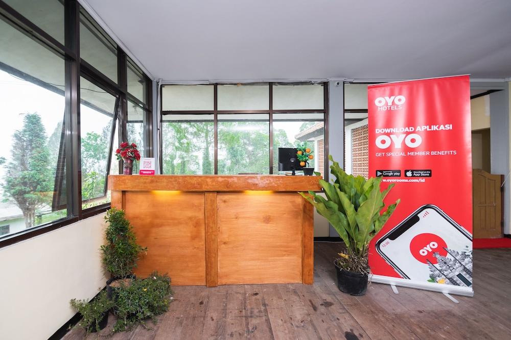 Oyo 1852 Intan Bromo Homestay Pasuruan Exterior photo
