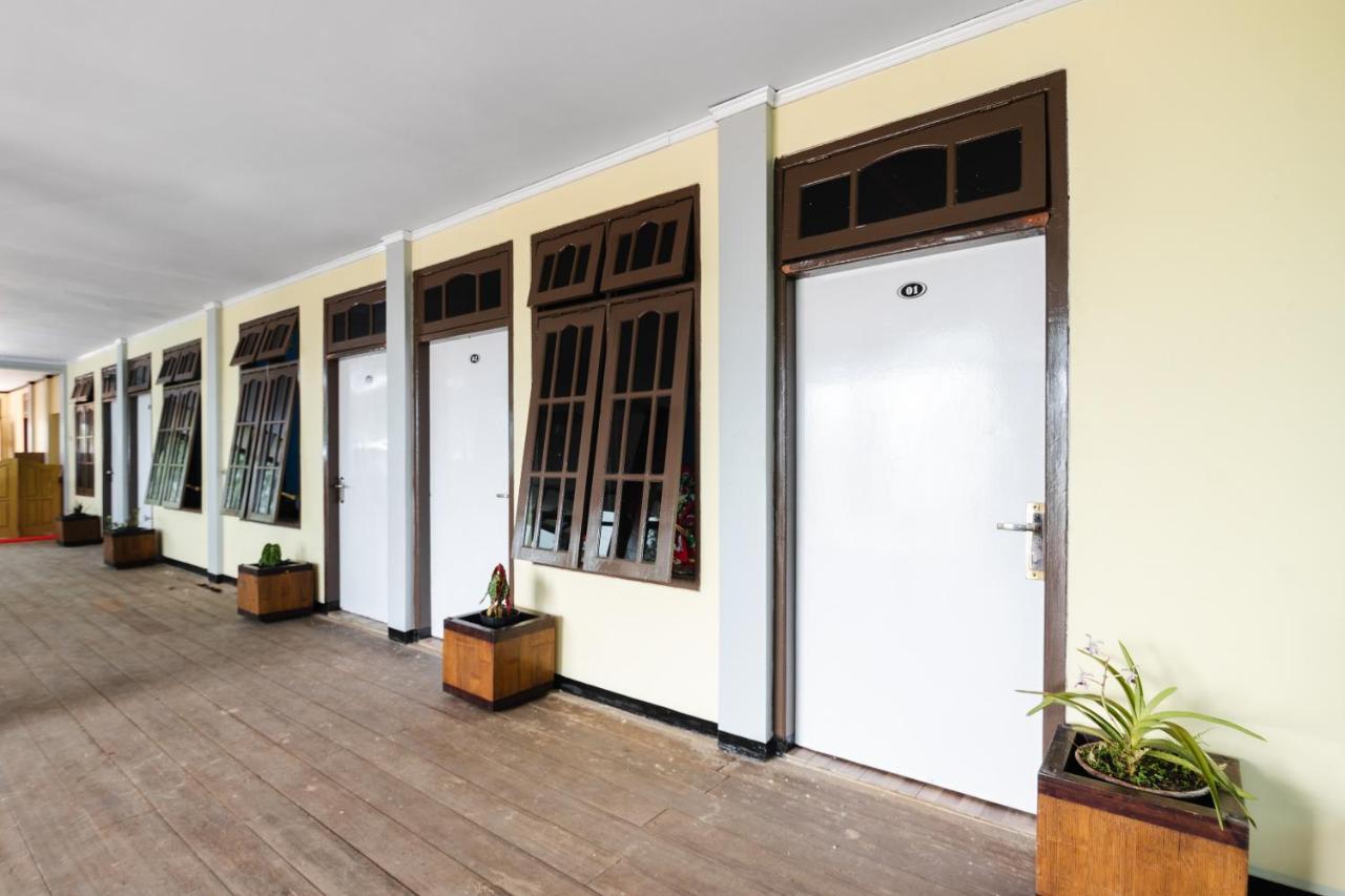 Oyo 1852 Intan Bromo Homestay Pasuruan Exterior photo